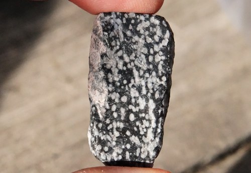 Surový obsidián sněžný D1027 — foto 1