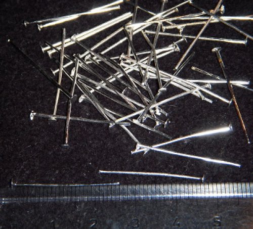 Světlé nýty 2,5cm, nové (145ks) — foto 1