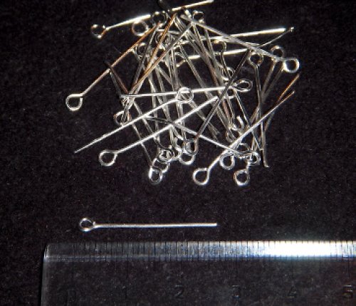 Světlé nýty s okem (2,5cm), nové (60ks) — foto 1