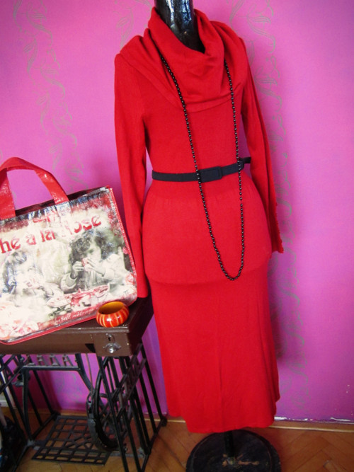 Šaty long red famous — foto 1