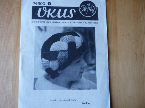 Vkus č. 74600, dámský háčkovaný baret — foto 1