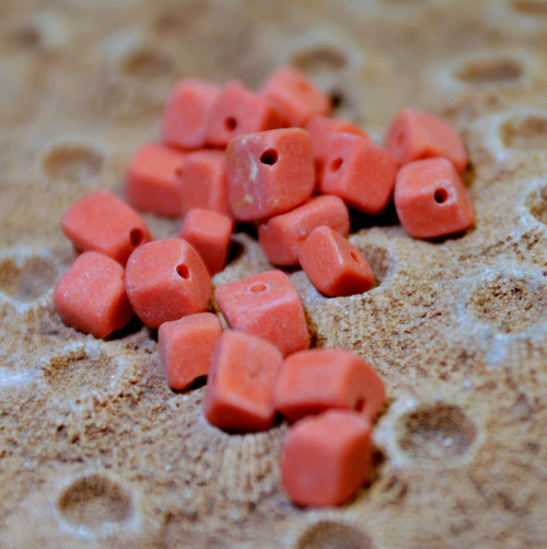 TRK318 Magnezit kostka 10ks / 4-5 mm
