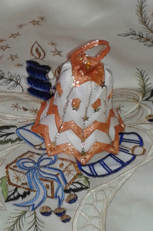 Zlatě oranžový zvonek (nešitý Patchwork) — foto 1