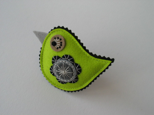 Brož ptáček- "COLOUR"; zelená (Lime) — foto 1