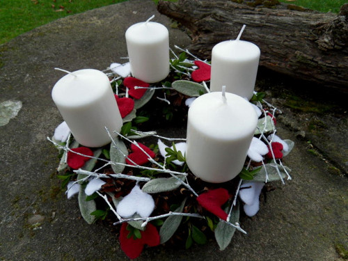 Srdíčkový adventní věnec — foto 1