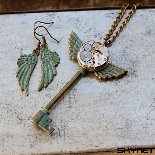 Okřídlený steampunkový klíček — foto 1