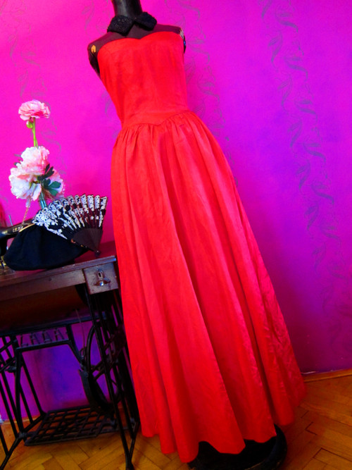 Šaty simply red — foto 1