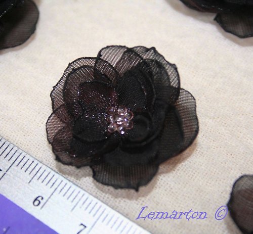 Hnědý kvítek _ 3 cm — foto 1