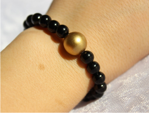 Black and gold.. Elegantní náramek — foto 1