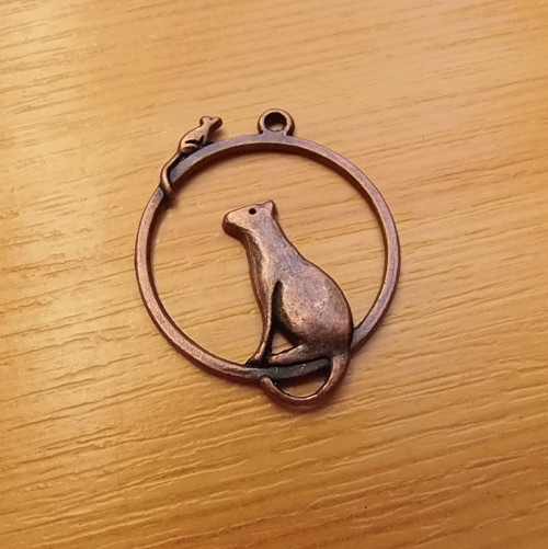 Kočka a myš - staroměď - 31mm x 26mm