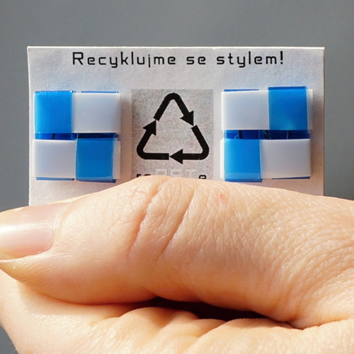 Upcycling: náušnice Bílo-ModTma