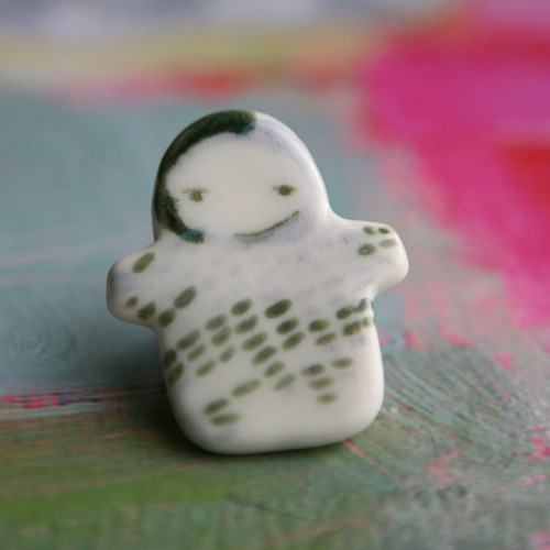 Ono Nu.í (porcelánová brož) — foto 1