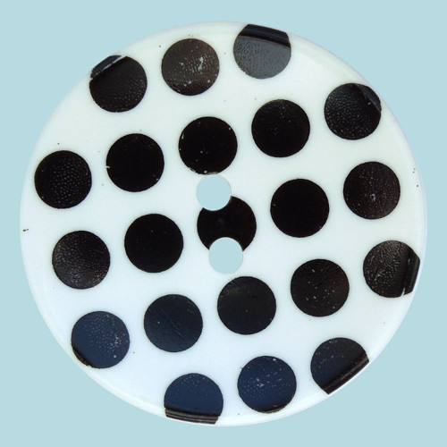 Knoflík puntíkovaný černobílý, vyrobený z galalitu
