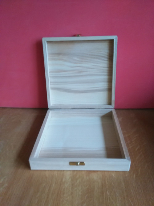 Krabička 185x185x35 — foto 1