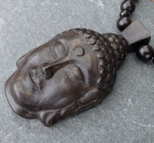 Dřevěný šperk - buddha — foto 1