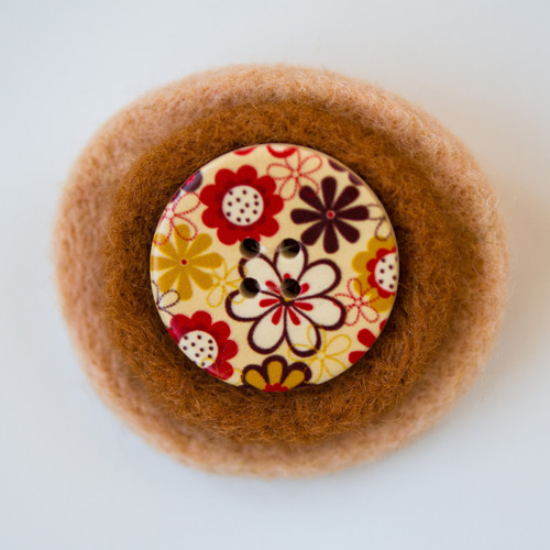 Tělová knoflíkovka — foto 1