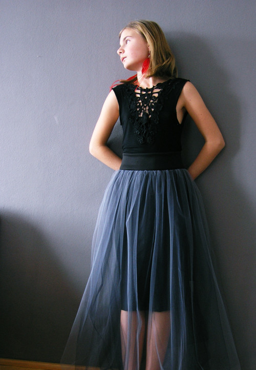 Maxi tylovka black/darkgrey s krátkou sukní