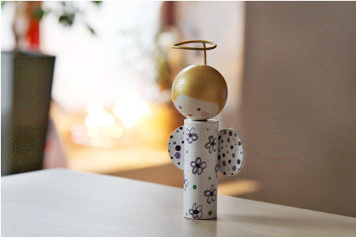 Anděl - dřevěná malovaná figurka — foto 1