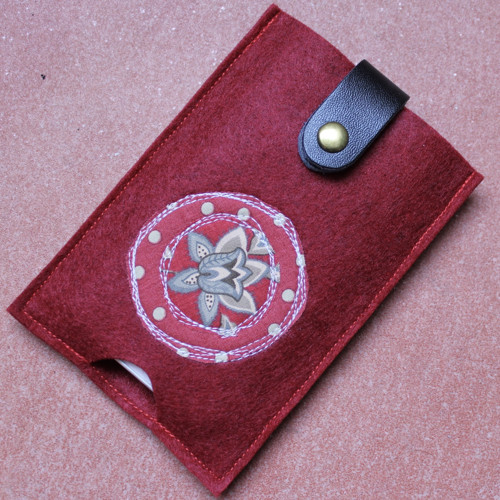 Obal na mobil "Red and dots" — foto 1