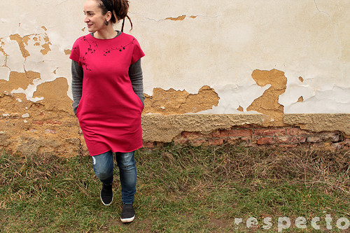 Volné šaty ............ L - malinové - rezevace — foto 1