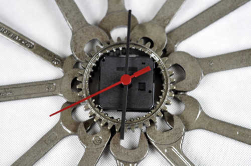 Designové hodiny "Wrench clock" — foto 1