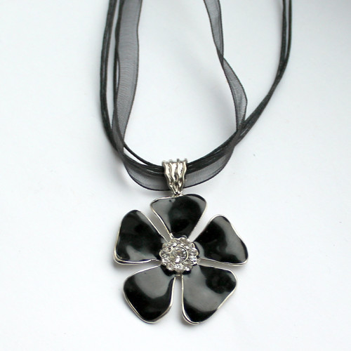 Black flower- náhrdelník — foto 1