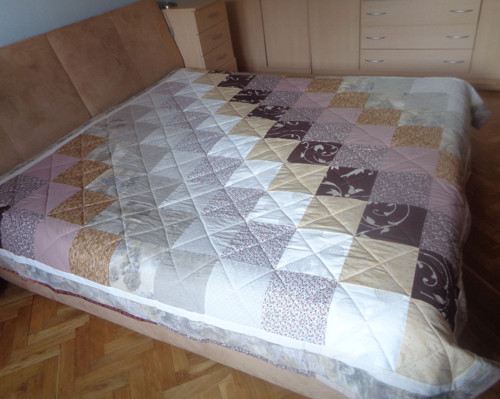 Hnědá patchworková deka — foto 1