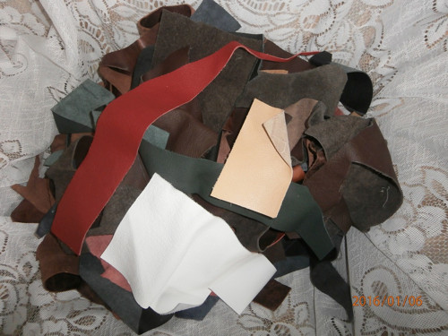 ODŘEZKY KŮŽÍ — foto 1