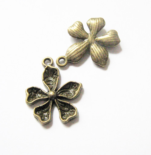 Květ 25 x 20 mm 10 ks.