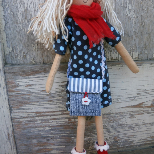 Šaty s doplňky pro Anti Barbie — foto 1