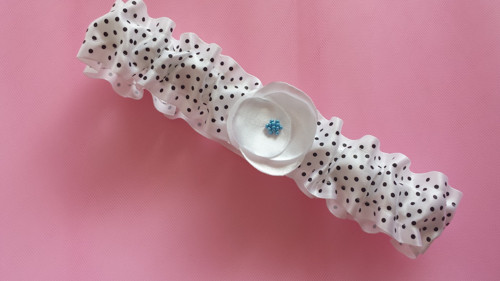 BÍLÝ saténový podvazek - DOTs - SLEVA