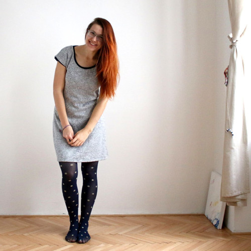 Teplé šedé šatičky :) — foto 1