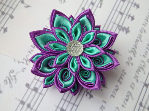Brož Purple green