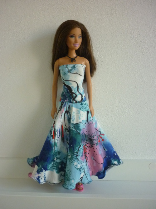 Šaty na panenku Barbie — foto 1