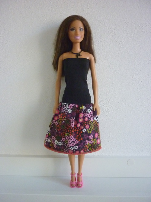 Šaty na panenku Barbie — foto 1