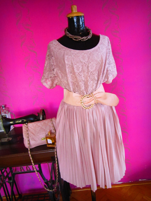 Šaty powder pink&plisé — foto 1
