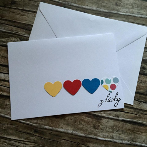 Přání "z lásky" s barevnými srdíčky — foto 1
