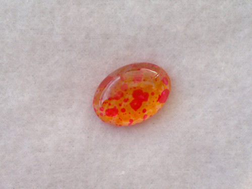 Kabošon 13x18 mm, červeno-oranžový sprej
