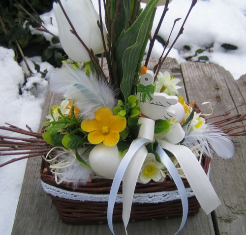 Košík s tulipány a husičkou — foto 1