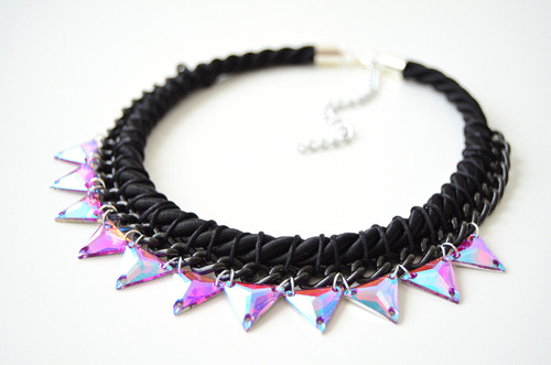 Náhrdelník BLACK TRIANGLE — foto 1