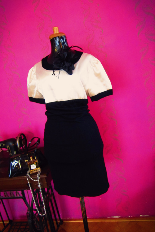 Šaty black&cream — foto 1