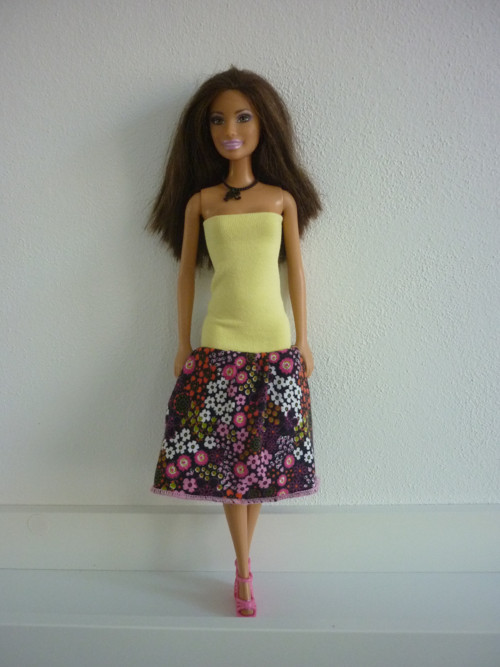 Šaty na panenku Barbie — foto 1