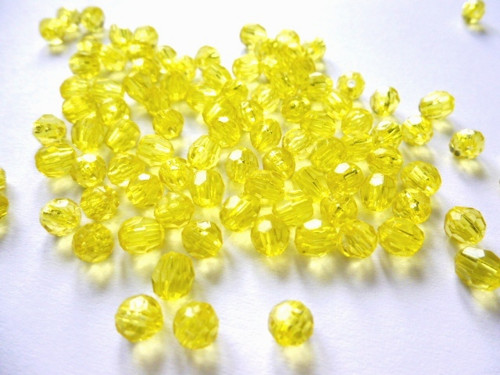 Korálky akrylové broušené žluté 5,2mm/50ks