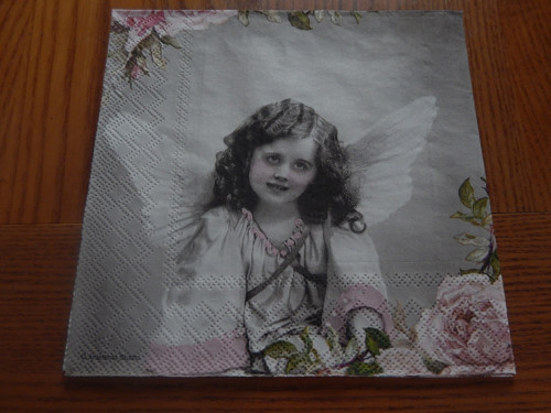 Ubrousek na decoupage - andílek s růží