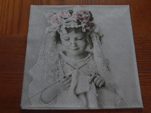 Ubrousek na decoupage - dívka plete — foto 1