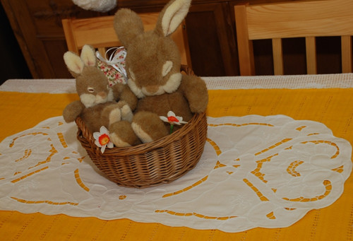Plátěný bílý vyšívaný ubrousek — foto 1