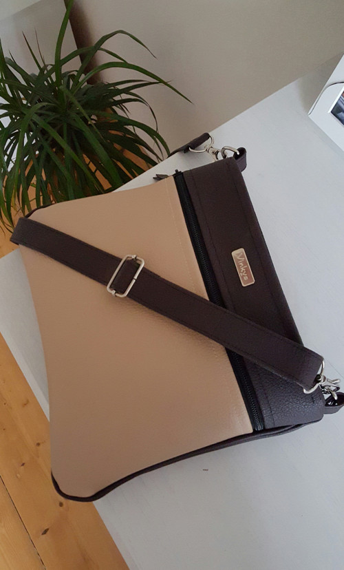 Kabelka menší elegantní — foto 1
