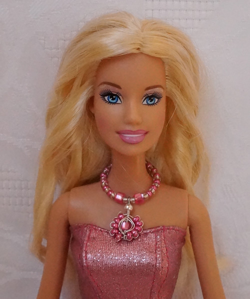 Šperk pro Barbie - drátovaný přívěsek — foto 1