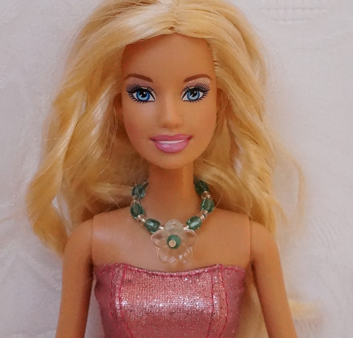 Šperk pro Barbie - s květinou — foto 1