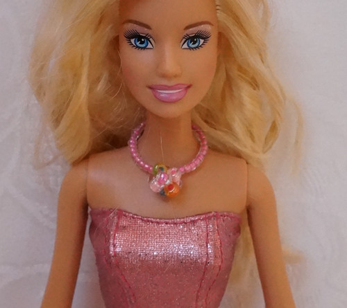 Náhrdelník pro Barbie s kuličkou — foto 1